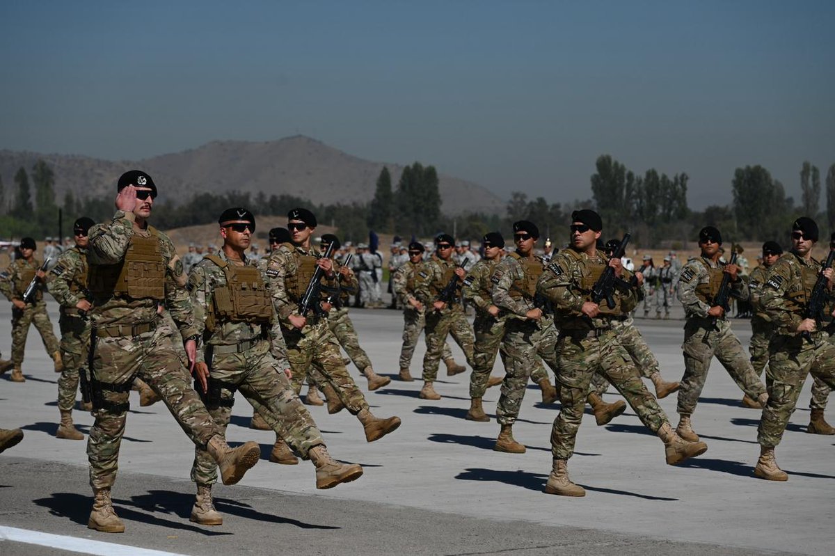 Fuerza Aérea de Chile tweet media
