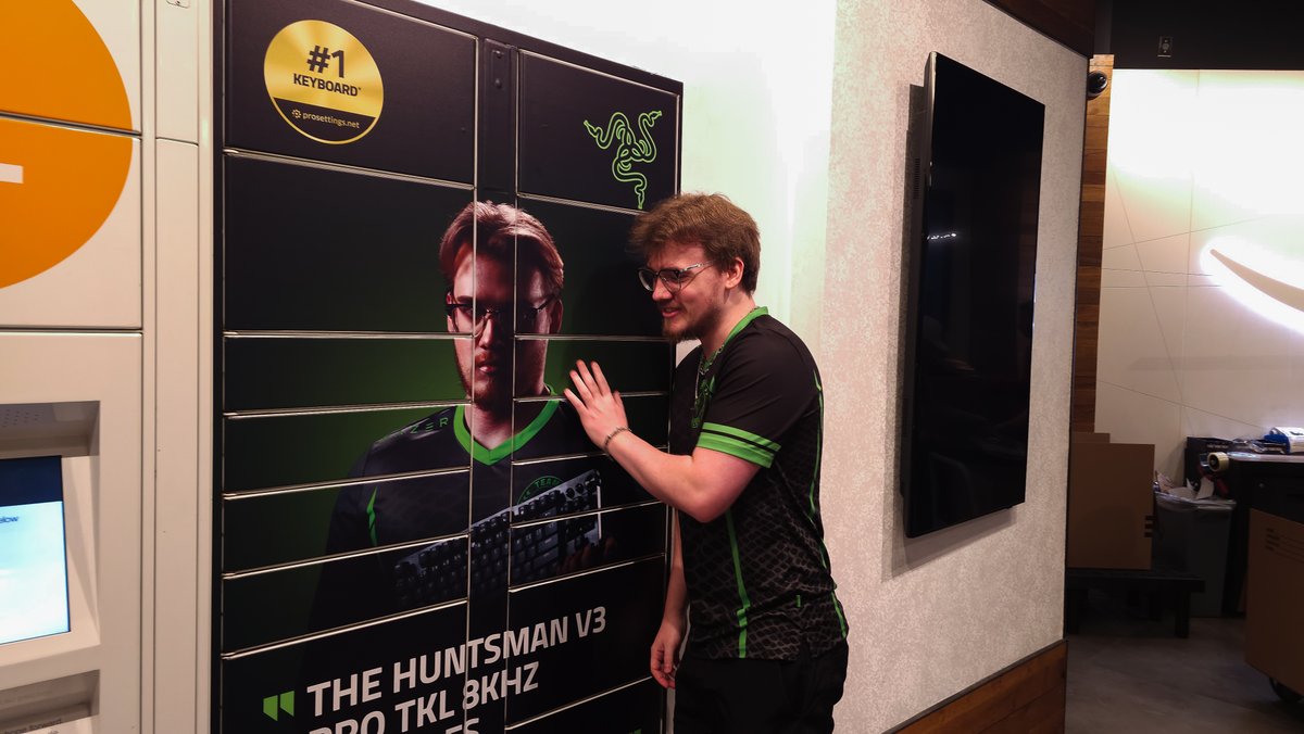 Team RΛZΞR tweet media