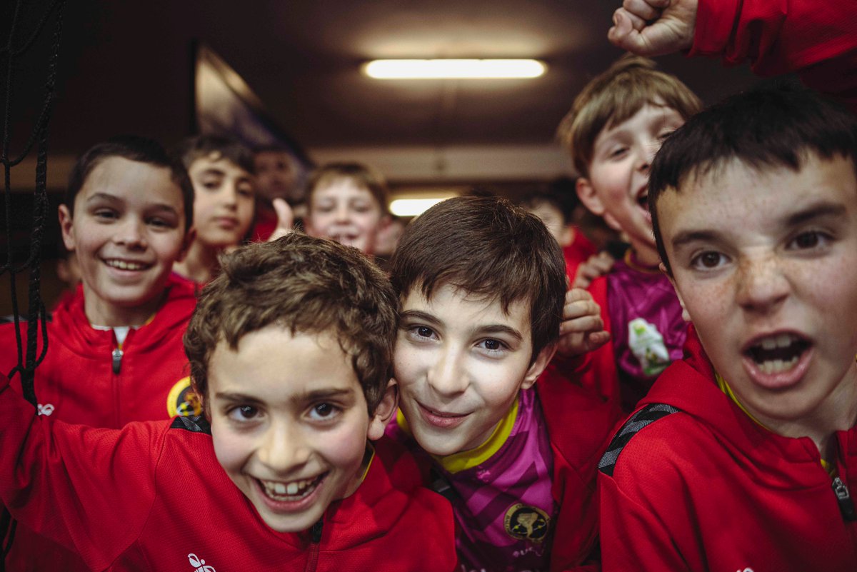 RFEBalonmano's tweet photo. 🔥 𝐋𝐚 𝐚𝐟𝐢𝐜𝐢𝐨́𝐧 𝐝𝐞 𝐥𝐚 𝐬𝐞𝐦𝐚𝐧𝐚 🔥

❤️ @BMCdadEncantada se lleva la palma de la jornada tras su victoria ante @ADEMARLEON 

👀 ¿Quieres que la afición de tu club aparezca en nuestras redes?

▶️ Mándanos tus fotos por direct y presume de la hinchada más entregada del balonmano

📸 David G.S.

#️⃣ #Balonmano