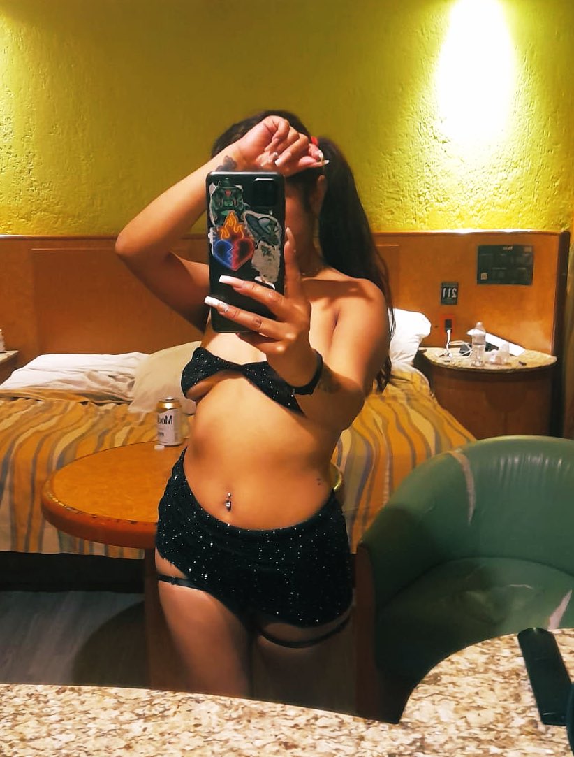 Pareja Shades 💋 tweet media