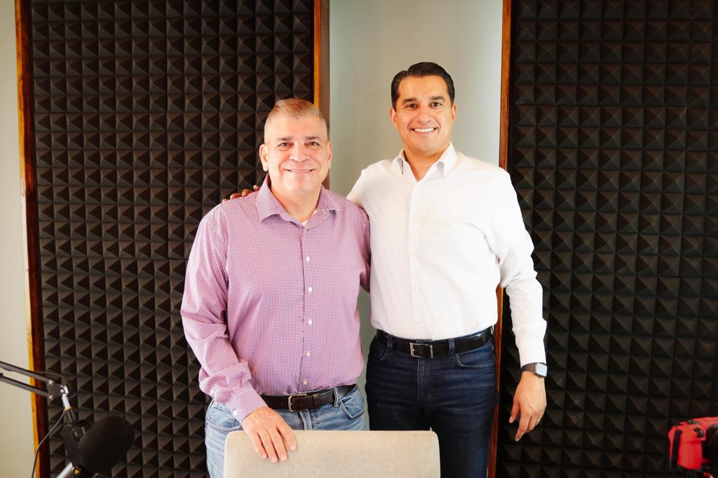 FroylanGamezG's tweet image. Comenzamos la mañana en cabina con Carlos Romero “El Patrullero”. 🎙️

Platicamos sobre “Mochila Sana” y el compromiso de fortalecer los entornos escolares en equipo con las familias sonorenses.

¿Cómo ven esta iniciativa en sus escuelas? 🎒

#SeguridadEscolar