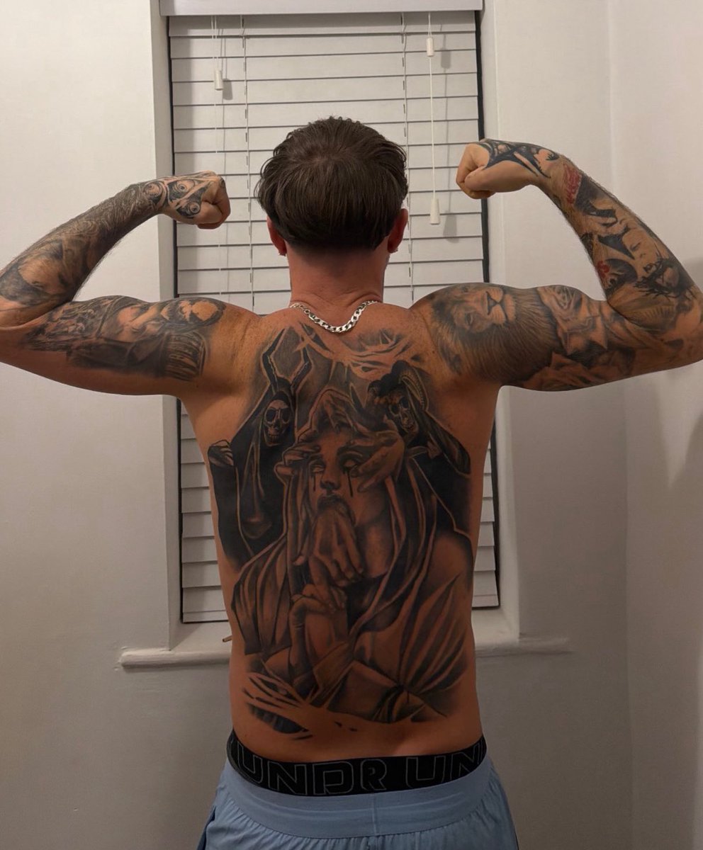 KrisTattz's tweet photo. RT if you want to meet💪🏻💪🏻 https://t.co/1iQp4cWMhi