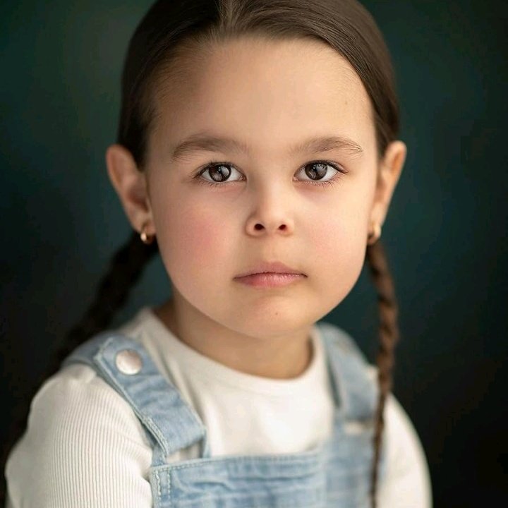 buzz_newzz's tweet photo. Aliyah Brooks is set to return as Lilah (Melissa's daughter) for #Yellowjackets Season 4.

(Source: IMDb) https://t.co/ubnHl4kXko