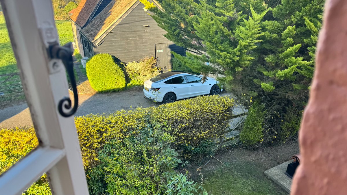 Some UK Tesla Guy tweet media