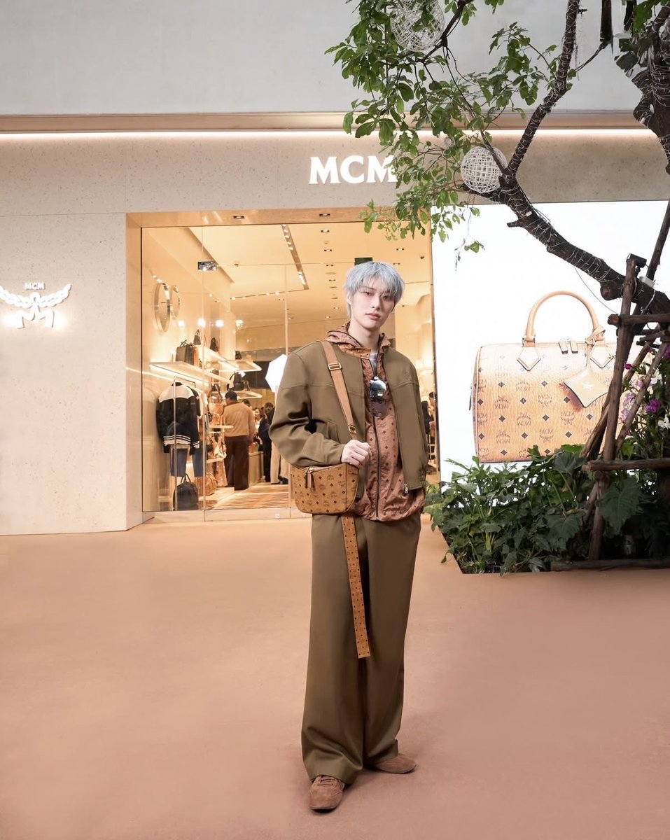 lotustiny🐱 tweet media