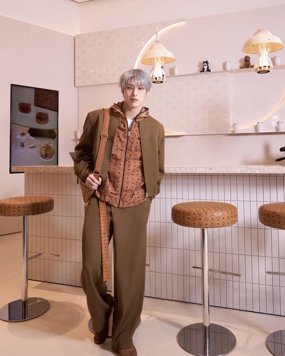 lotustiny🐱 tweet media