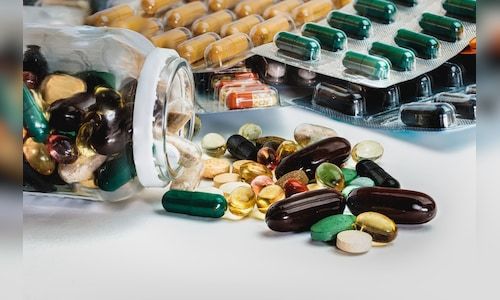 CNBCTV18News's tweet photo. #AlkemLabs to invest up to ₹533 crore in MP's #Ujjain facility; gets 30-acre land allotment
@jpullokaran
https://t.co/L936KLAHn2 https://t.co/ay4nucQBFv
