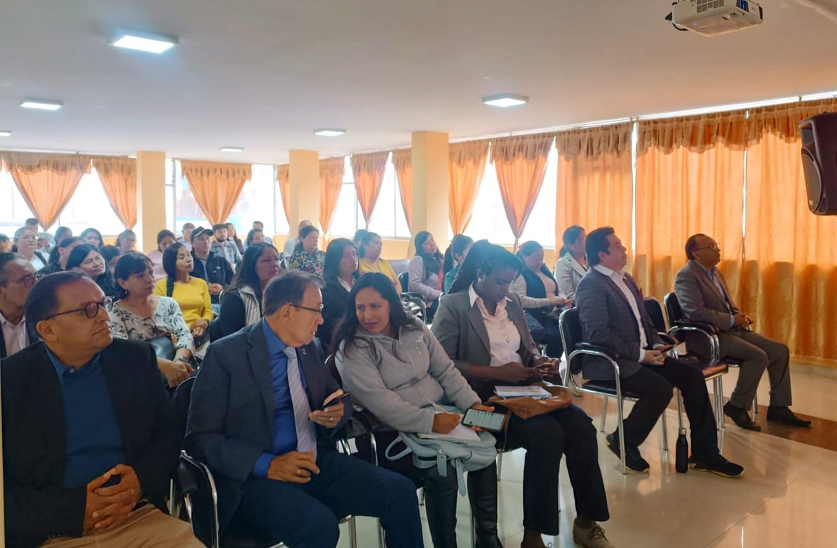 INEN_EC's tweet photo. 📍#Ibarra | Fortalecemos la calidad en el sector artesanal 🤝

Asociados de la Federación Nacional de Cámaras Artesanales del Ecuador - #FENACA;  participaron en la capacitación de “Mi Primer Certificado INEN”, promoviendo el crecimiento de sus negocios. 

 #INENCapacita https://t.co/FDRnPN2qzO