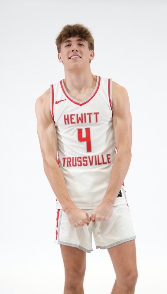 R2LHoops17U's tweet photo. Meet our TEAM

BAYLOR STRANGE
6’2 157lbs
7A Starting Varsity Guard
#AAUBasketball
#17UBasketball https://t.co/bJhK6OO7kz