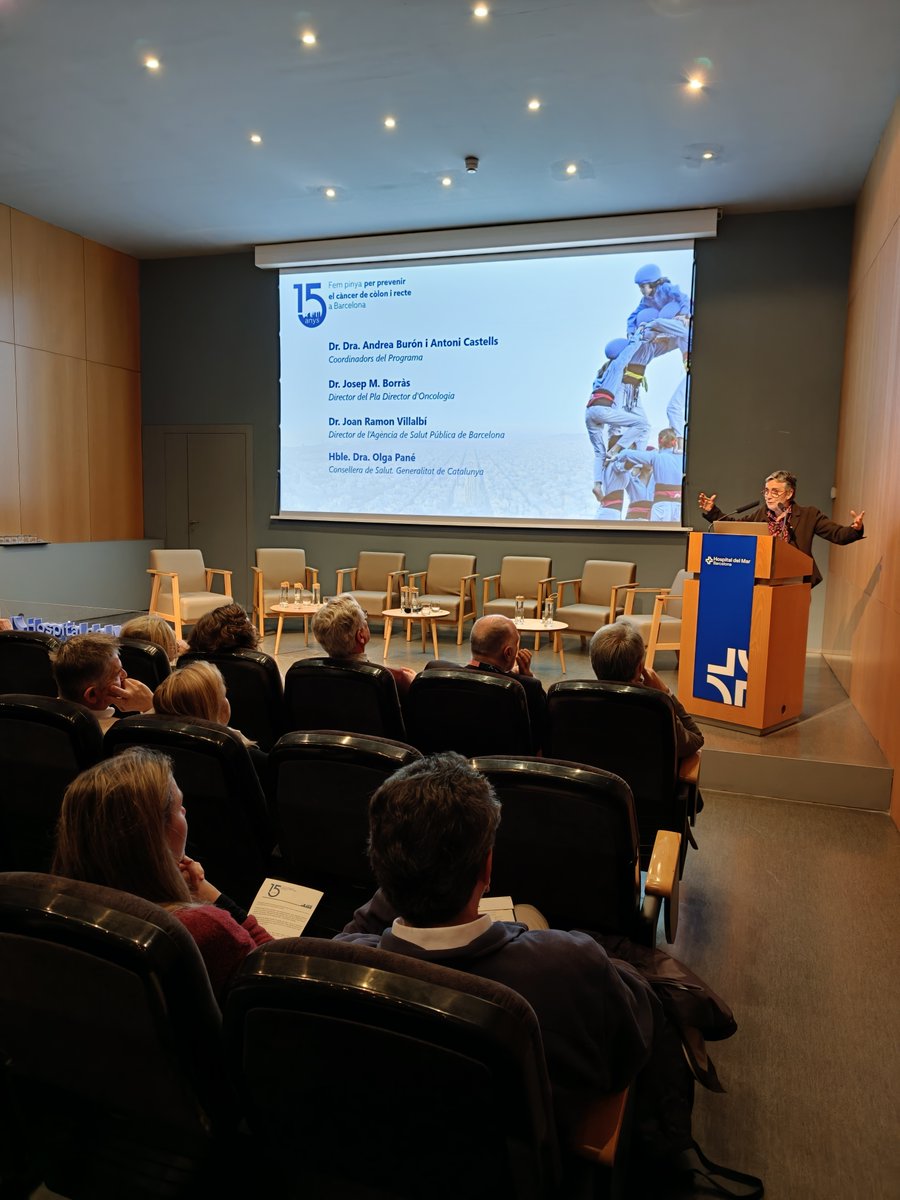 hospitalclinic's tweet photo. 🎉 15 anys fent pinya contra el #CàncerDeCòlon i recte a Barcelona.

🔬 El programa de detecció precoç del càncer de còlon i recte l'impulsa @salutcat, el lideren el #CLÍNIC i l'@hospitaldelmar amb la col·laboració de @farmaceuticsbcn.

🔎 En aquest temps, s’ha convidat a participar a prop de 2,6 milions de persones, s'han realitzat 48.000 colonoscòpies i s'han detectat prop de 2.000 càncers de còlon i recte.

👉 https://t.co/1SpaBSKJld