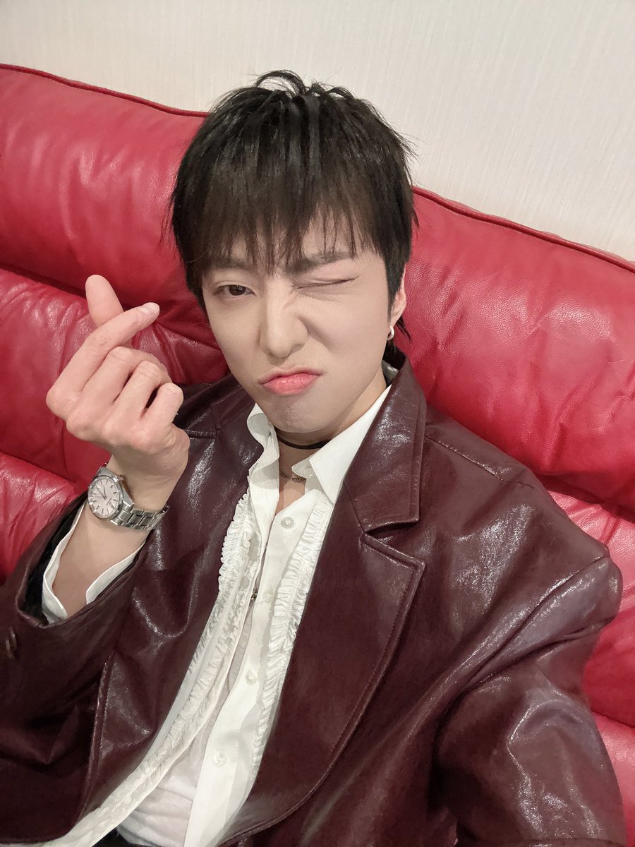 WINNebulaCity's tweet photo. 💚  :  𝗪𝗘𝗩𝗘𝗥𝗦𝗘  - 𝗬𝗢𝗢𝗡 

★ #YOON actualiza su weverse oficial. 

🐥 𝗬𝗼𝗼𝗻: Fue fascinante. Pesse2💙

Cred: WINNER Weverse 

🔖#WINNER #위너 #KANGSEUNGYOON #강승윤 #SEUNGYOON

@yginnercircle @yg_winnercity @official_yoon_ https://t.co/KCczJkCtUA