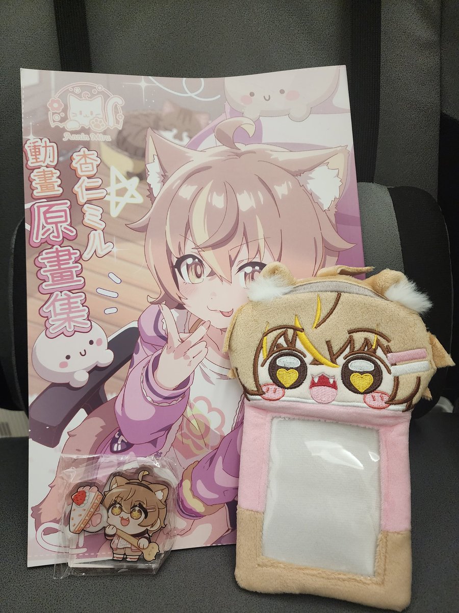 ミル真的好讚呀～
本來要上班沒有辦法去到v家鑄台絕唱  上星期發現今天放假不用上班立即去買票  想了很久要不要買VIP 票 但差不多2000港幣真的有點貴(つД`)
由19年看ミル到現在  看到ミル在台上表演  突然覺得好感動  當下差點哭出來(つд⊂)
ミル你今天真的好棒 我們下次再見(≧ω≦)/
#杏仁ミル