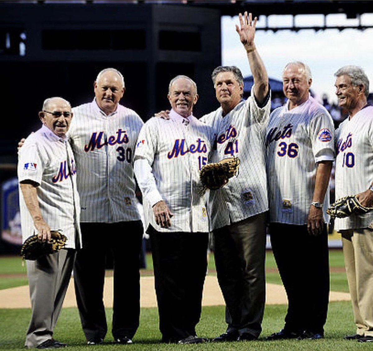 SheaHello tweet media