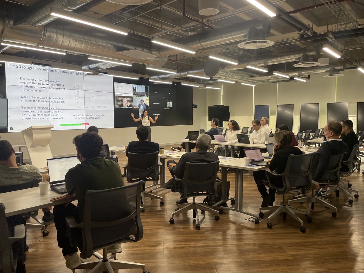 Escuela de Gobierno tweet media