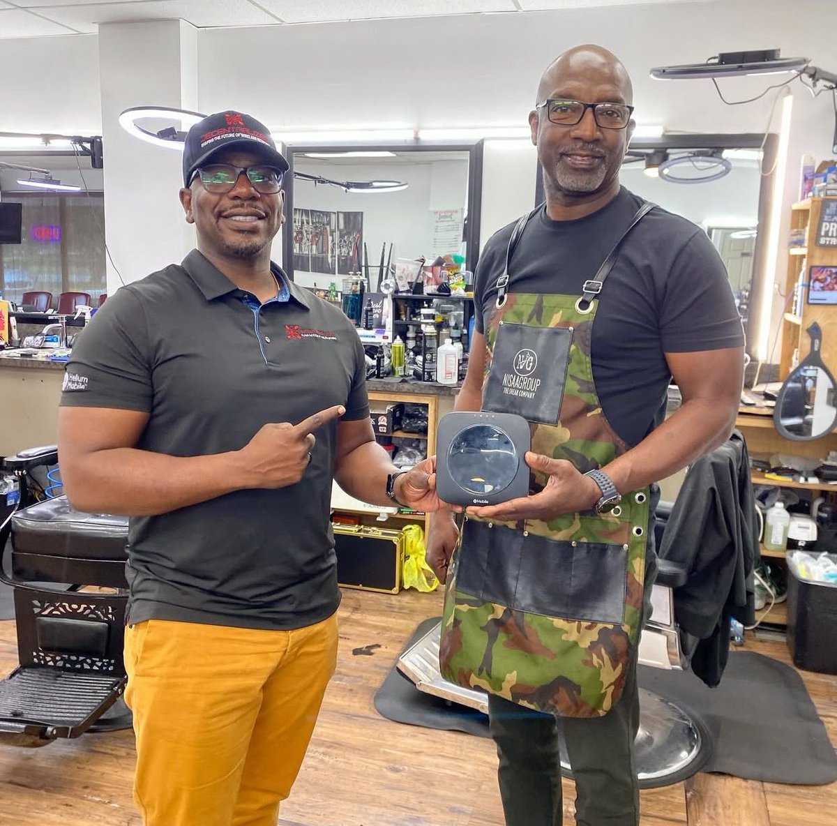 Decentralized tweet media