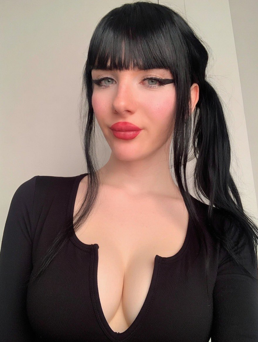 Winter 🖤 tweet media