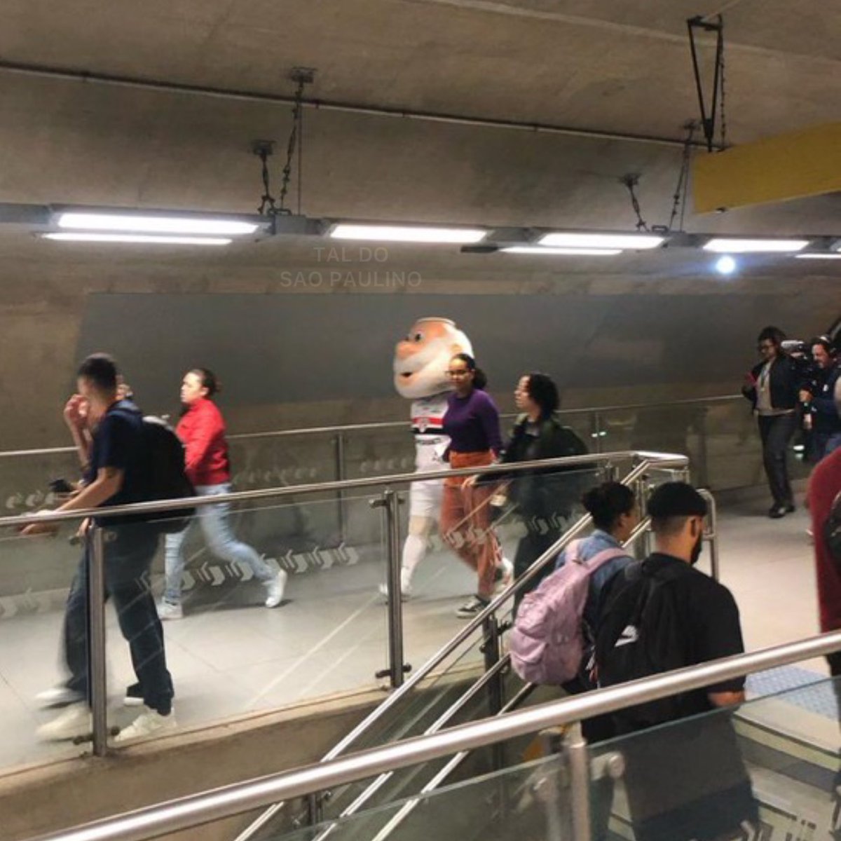 taldosaopaulino's tweet photo. *Jogo do São Paulo é só às 20:00*

Eu agora: https://t.co/xXiojcnGaK