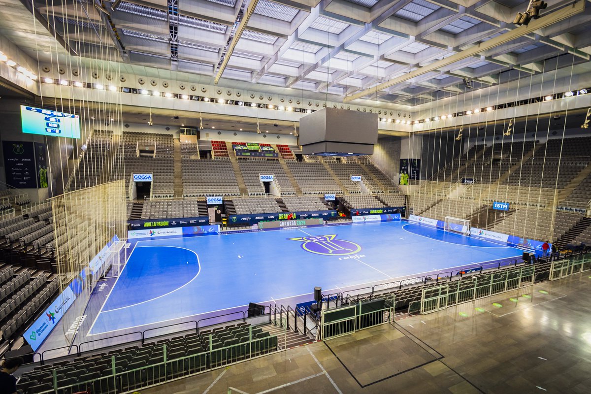 neus9's tweet photo. 🏆𝐂𝐨𝐩𝐚 𝐝𝐞 𝐄𝐬𝐩𝐚𝐧̃𝐚 '𝟐𝟔

😍Así luce el Palacio de los deportes de Granada. 

🙌Quedan exactamente 24 HORAS para que arranque la mayor fiesta del fútbol sala en España. 

😬¿Cómo van esos nervios?

📸 @FutSalRFEF https://t.co/xDfnug2a66