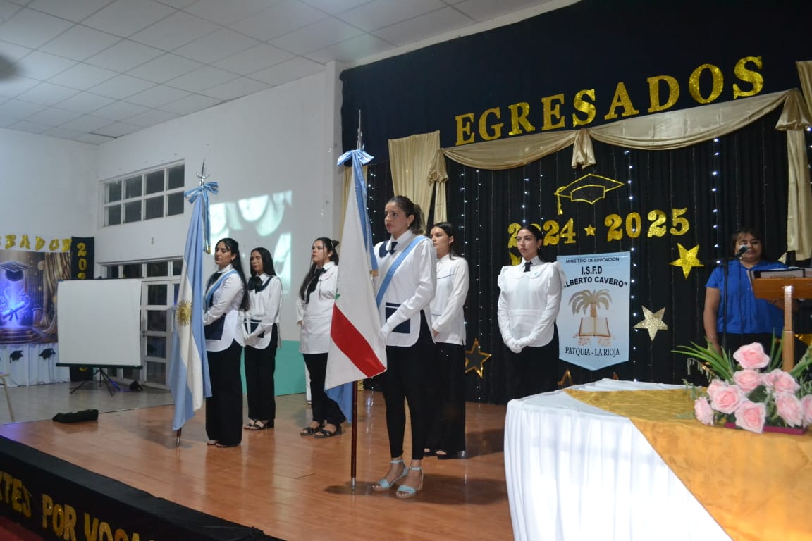 AkikiTurko's tweet photo. En la apertura de un nuevo ciclo lectivo de ISFD "Alberto Cavero" de Patquia, celebramos el inicio del camino profesional de nuevos docentes que se formaron en esta prestigiosa institución. Felicitaciones para ellos y exitoso año para toda la comunidad educativa 👨🏻‍🎓📚 https://t.co/22IfF8vz67