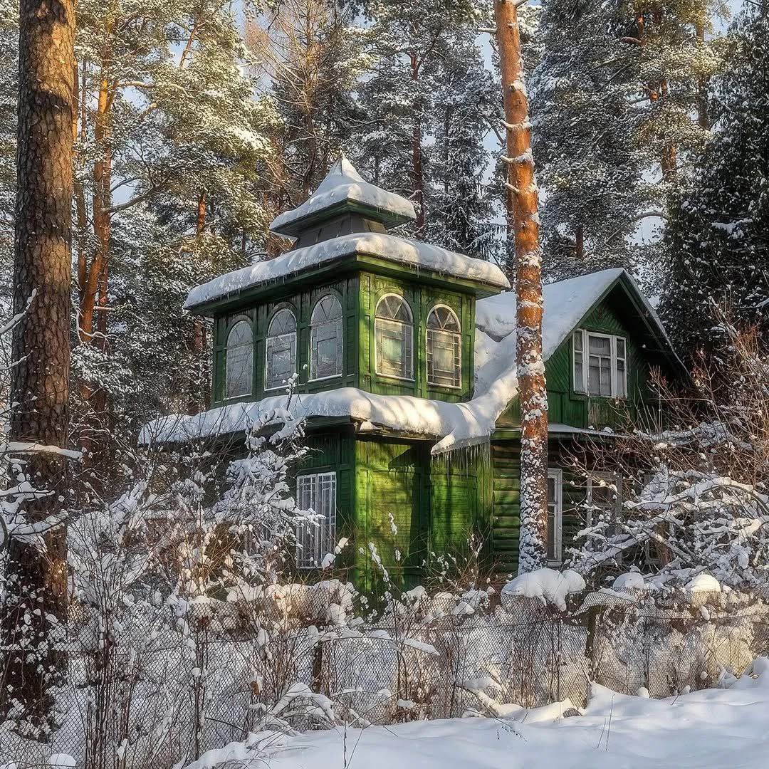 NikeSkywalker's tweet image. 🇷🇺🇮🇷🌹🇮🇹❄💫🏡❤️‍🔥🎗️🐻🎖️🌲🌟 E se il patibolo?... 
Sul patibolo con te, se così è. 
Ah, posso forse sopravviverti? 
Ma no, tu rechi il segno del potere. 
Tu mi ami? ... 

Alexander #Pushkin (#Russia, 1829)

instagram.com/p/DWCL7yIiGrU/…