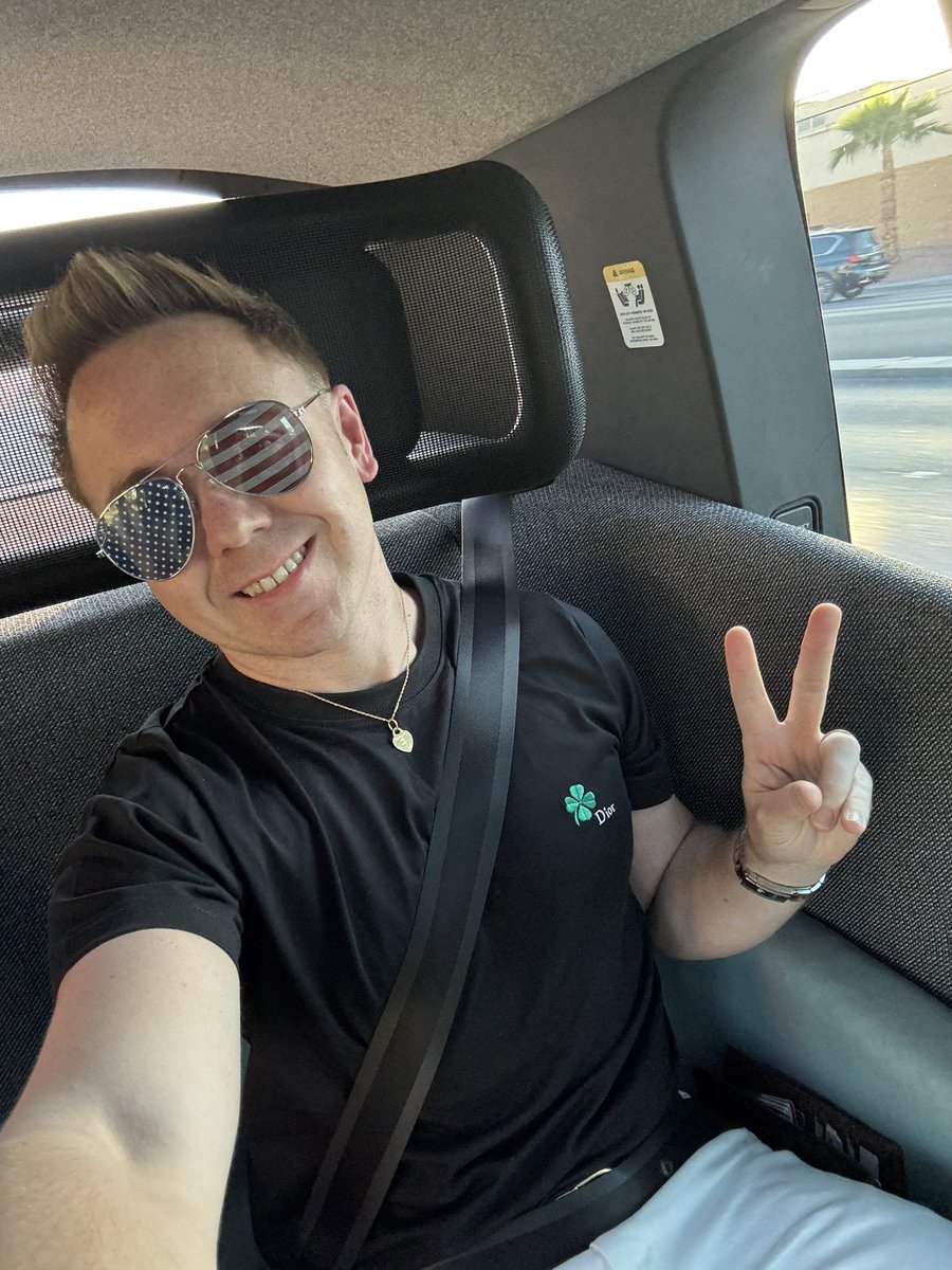 johngalea's tweet photo. 🚘 🇺🇸 The Future is here #driverlesstaxis @zoox @ResortsWorldLV #johngalea #zoox #lasvegas https://t.co/rOXlePRuiZ