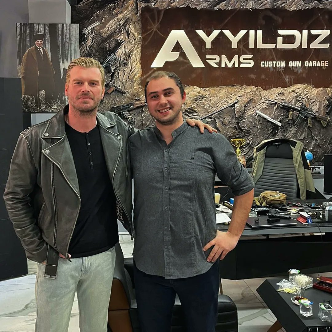 AlvinoEua's tweet photo. #kıvançtatlıtuğ #ayyıldızarms https://t.co/nzZt4ha2RE