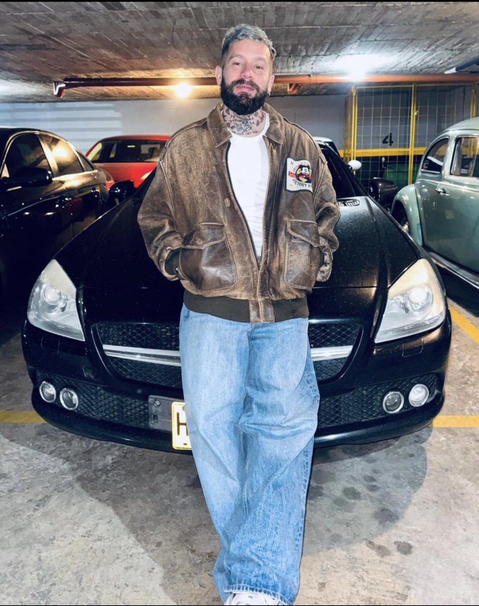 No le vayan a dar RT a esta foto porque nos denuncia. <a href="/CarlosRebalin/">Don Re-balin</a> <a href="/r3ntas/">Rentas.</a>