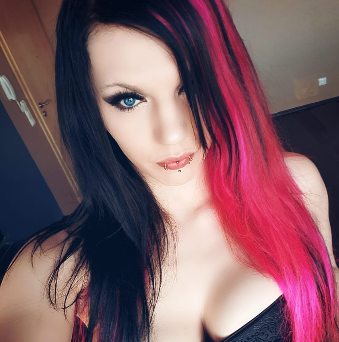 Sei mein nächstes Opfer mein nächstes Ziel mein nächstes Eigentum. 

#Findom #Femdom #Mistress #Goddess #Geldherrin #Paypig