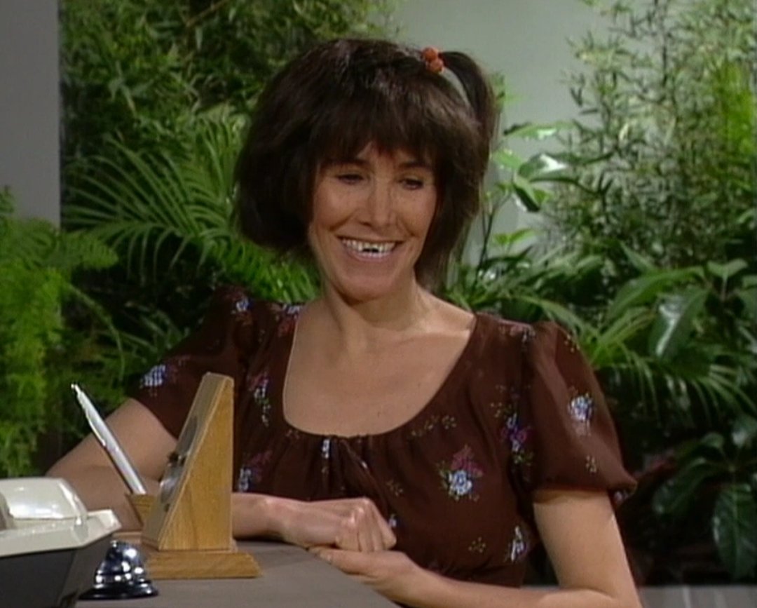 EdgarBiche's tweet photo. #PuraCharadaBiché #UnPocoDeHumor

Hoy, 18 de marzo, es el cumpleaños de una mujer que marcó la infancia de muchas generaciones y la historia de la comedia de la televisión.

La señora María Expropiación Petronila Lascuráin y Torquemada de Botija, "La Chimoltrufia".

🎈🎂🎁😁😁😁 https://t.co/zE4y5Ebdsc