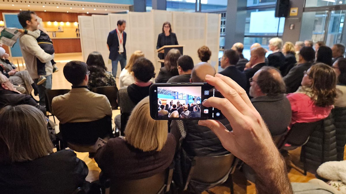 #LArxiverDuran 👨🏻 | <a href="/Pilar1Cuerva/">Pilar Cuerva</a>, directora de l’<a href="/arxiunacional/">Arxiu Nacional</a> i comissària de l’exposició, explica les claus dels dos primers àmbits de la mostra que ens traslladen a una llarga trajectòria de formació i pensament sobre l'organització dels arxius, del local al nacional 📃📂