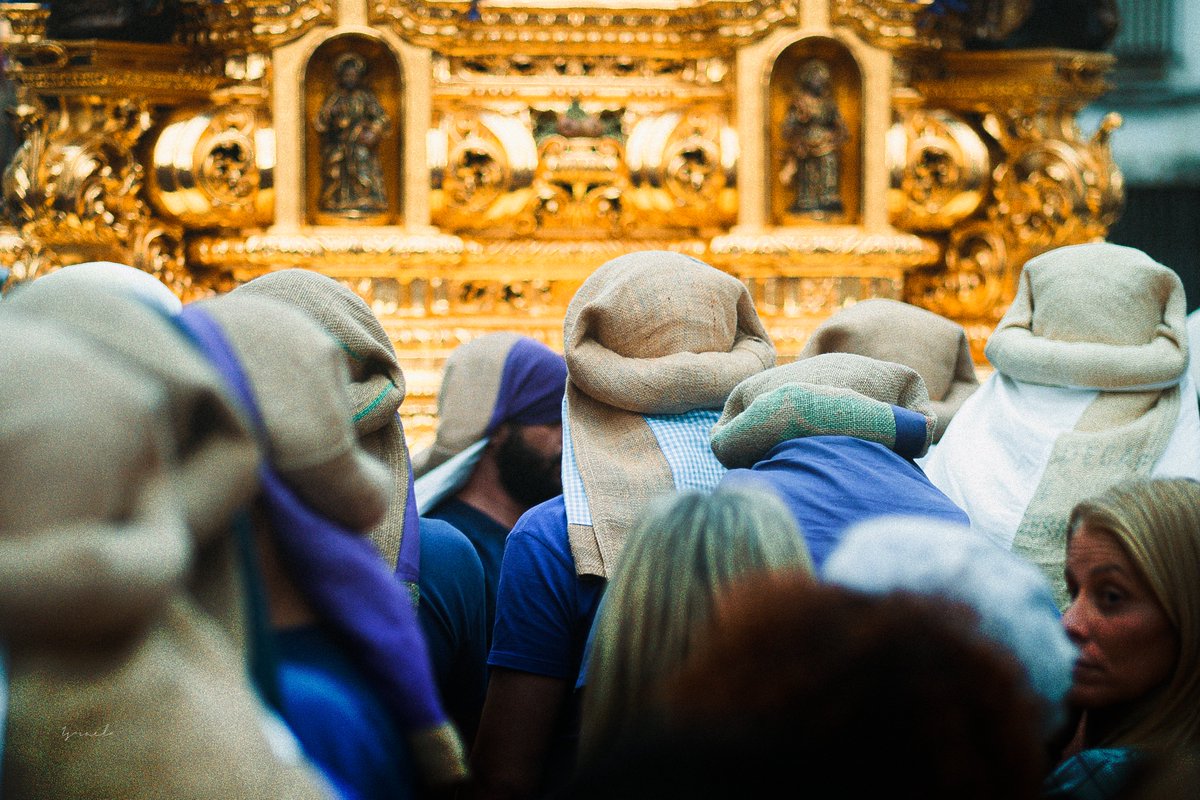 Y en tan solo 14 días... Cautivo.

La importancia de mirar hacia arriba, allá donde está Él, rezar, pedir y agradecer.

<a href="/HdadServitaCaut/">Hermandad Servita de Jesús Cautivo y Rescatado</a> 

#RedencionporSevilla 🎼