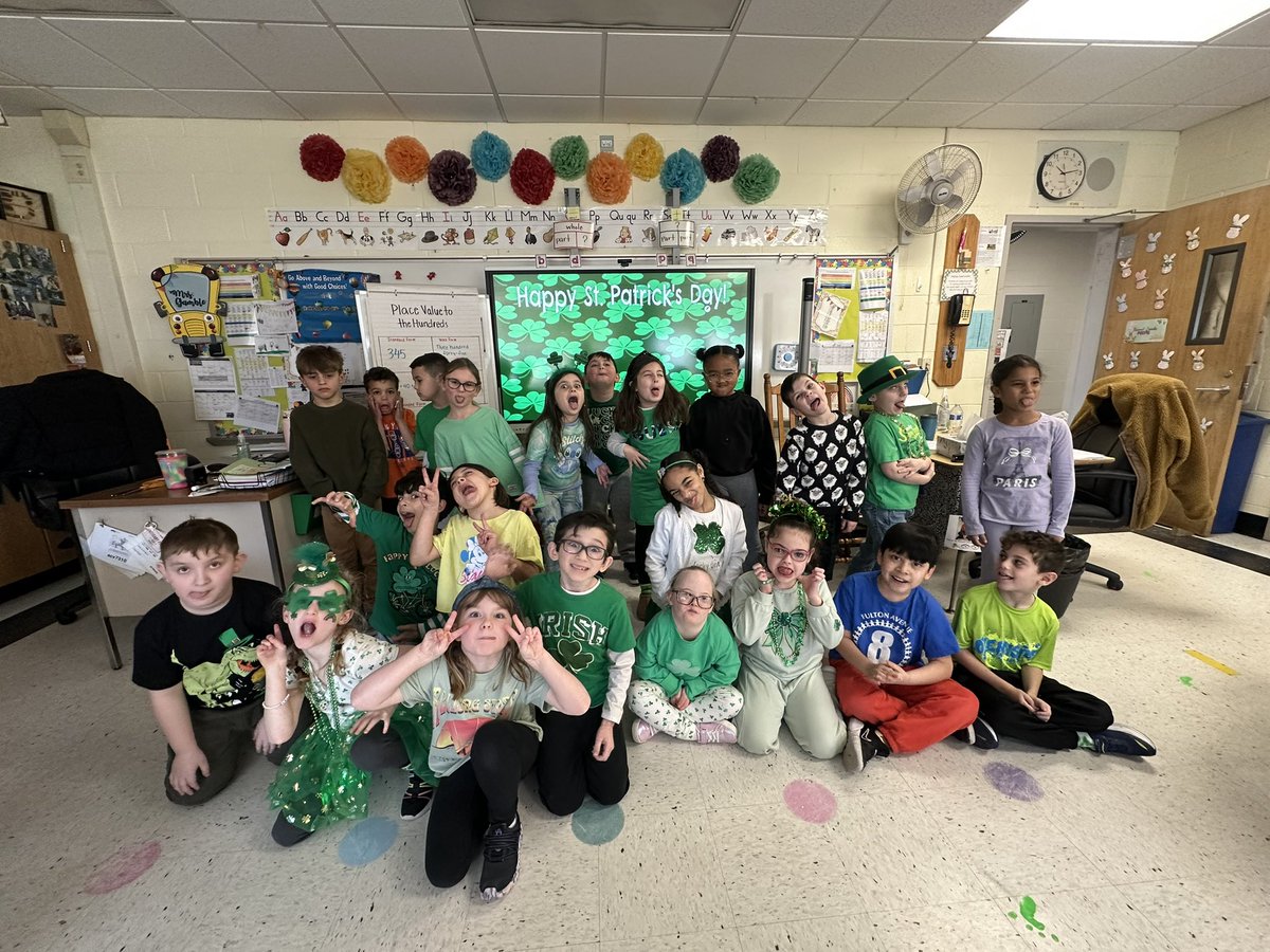 MissRugolo's tweet photo. Room 102 had a special visitor for St. Patrick’s day! ☘️ 🌈 https://t.co/BzbgI1iDcy