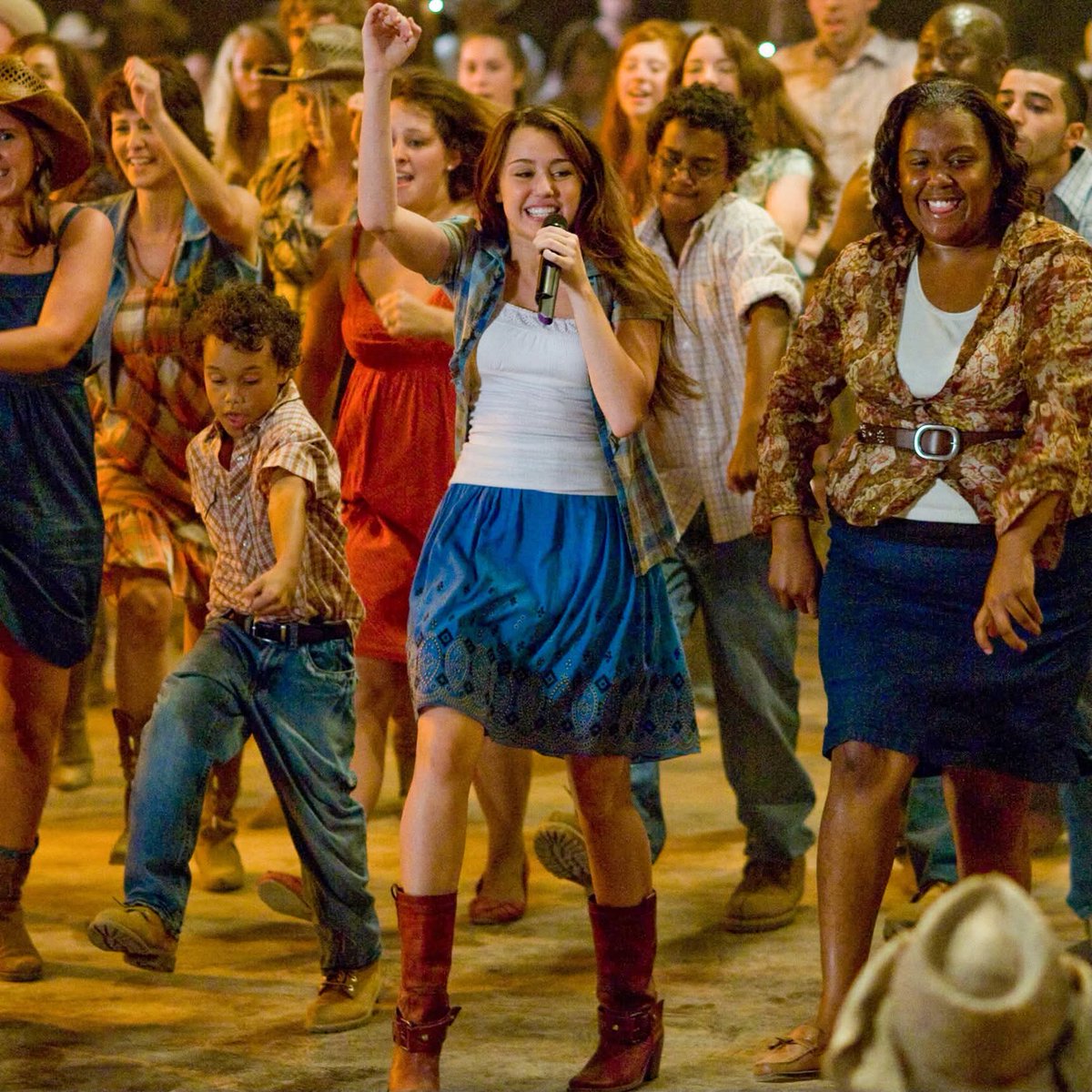 Miley Cyrus Noticias tweet media