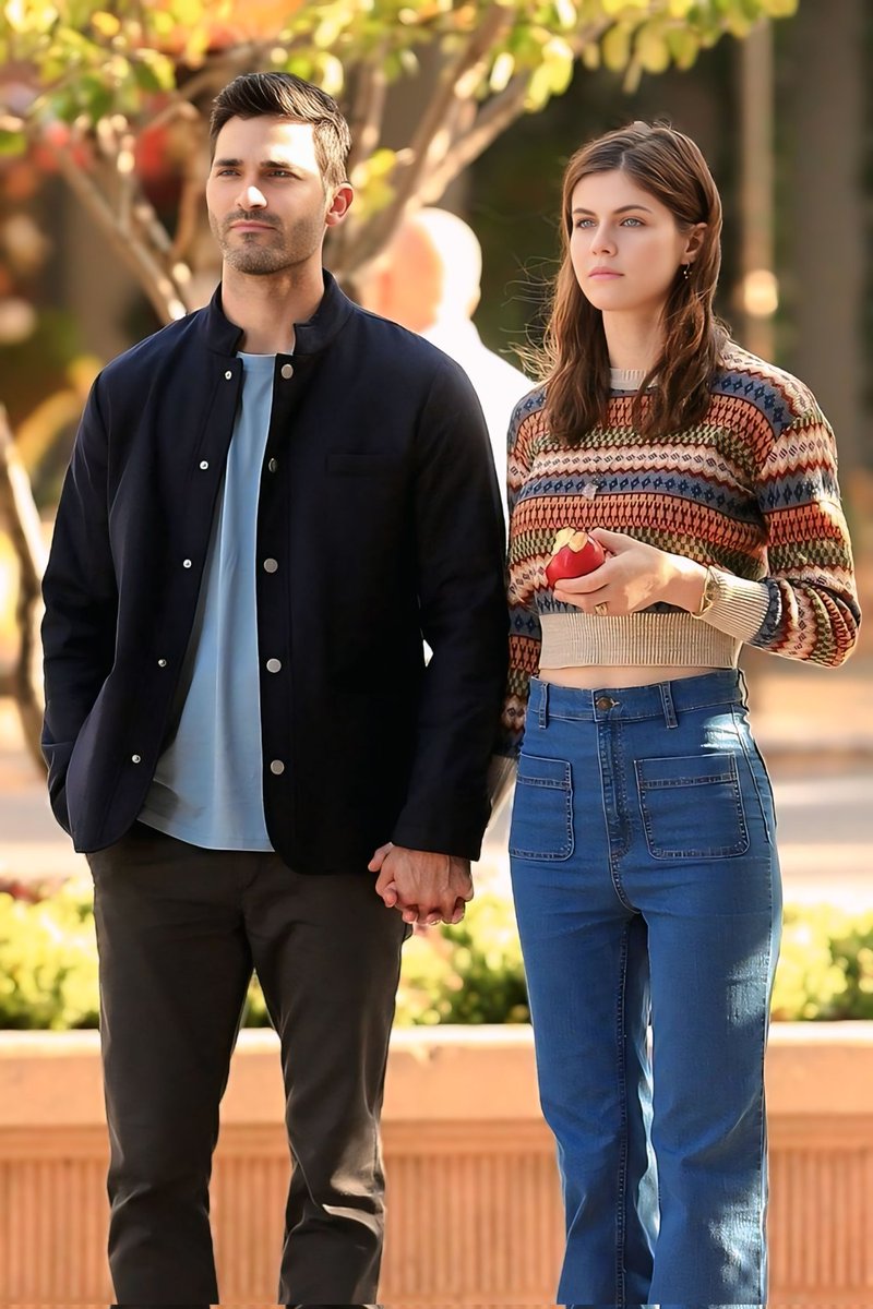 DaddarioScoop's tweet image. Alexandra Daddario and Tyler Hoechlin in "Can You Keep a Secret?" in New York City (2019)

#flashback #hollywood