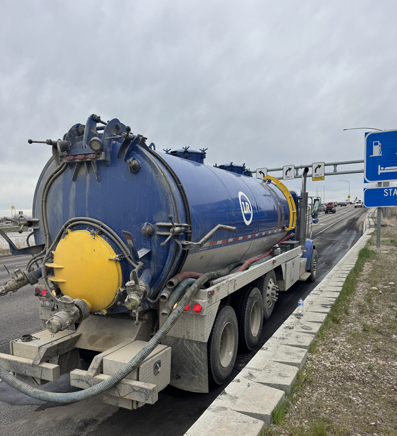 TheLRGroup1's tweet photo. 💧 Clean Solutions for Every Challenge! 🌟Thanks to Kaya Gutierrez Stahle for capturing this moment! Our vacuum truck is equipped and ready to handle any cleanup task. We’d love to hear your stories! #LRGroup #CleanSolutions #VacuumServices #ChallengeAccepted https://t.co/LxB0z50hEQ
