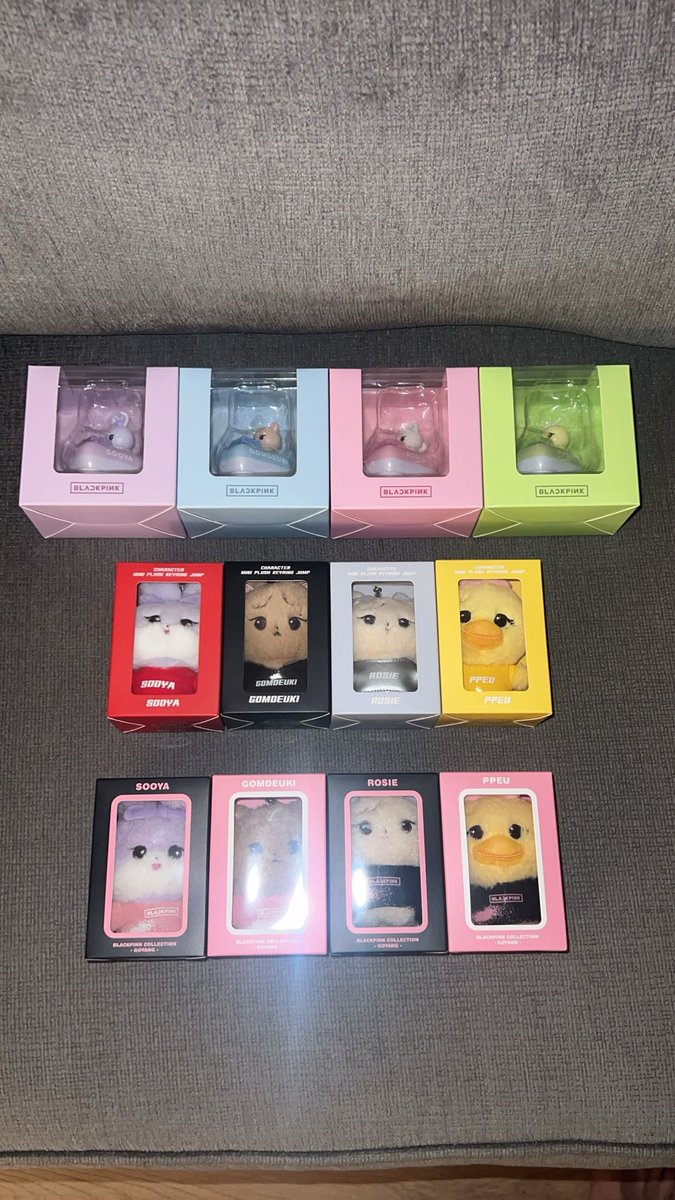 here’s a closer look at some of the blackpink merch I purchased at the deadline pop up in LA!! #DEADLINE #JENNIE #LISA #ROSÉ #JISOO #BLACKPINK