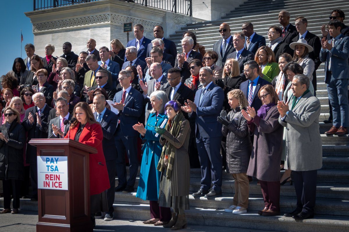Adriano Espaillat tweet media