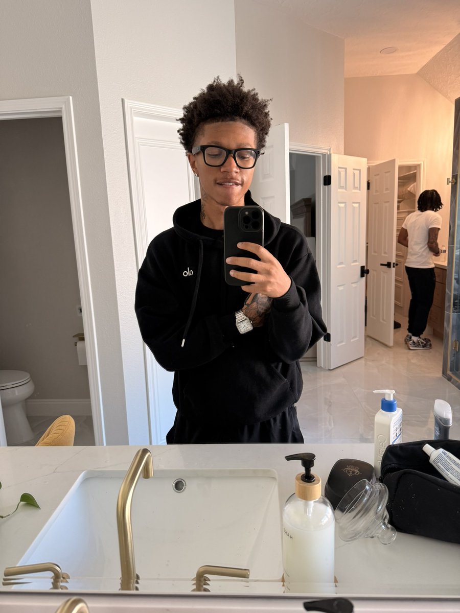 imanipulatehoes's tweet photo. cool lil houston bday trip https://t.co/xIJSVBB6Og