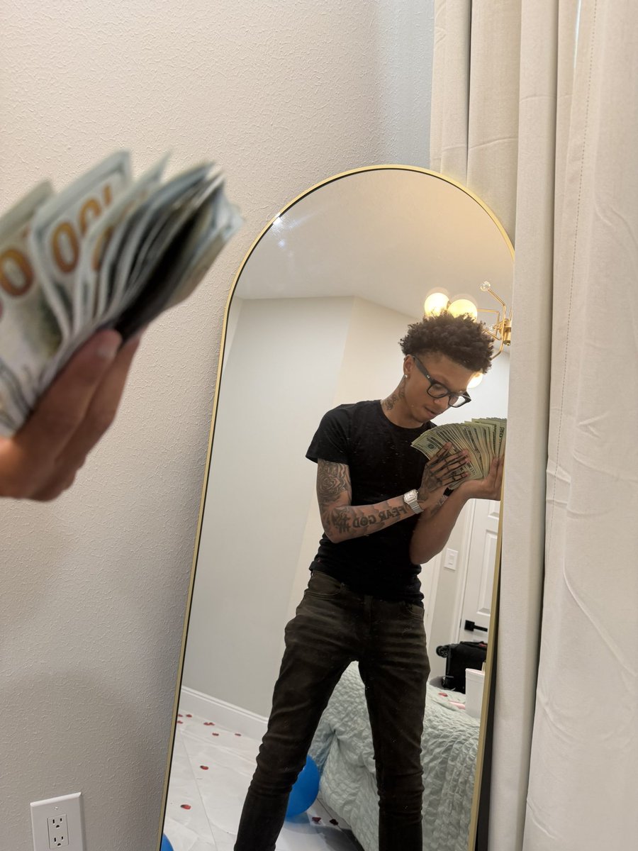 imanipulatehoes's tweet photo. cool lil houston bday trip https://t.co/xIJSVBB6Og