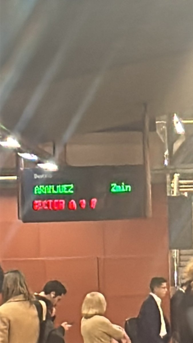 _celiaagarcia's tweet photo. @CercaniasMadrid buenas tardes, en el cartel de Sol no se indica que el próximo tren a Aranjuez es CIVIS, pero las paradas sí corresponden. https://t.co/Dr0lWtHWgA