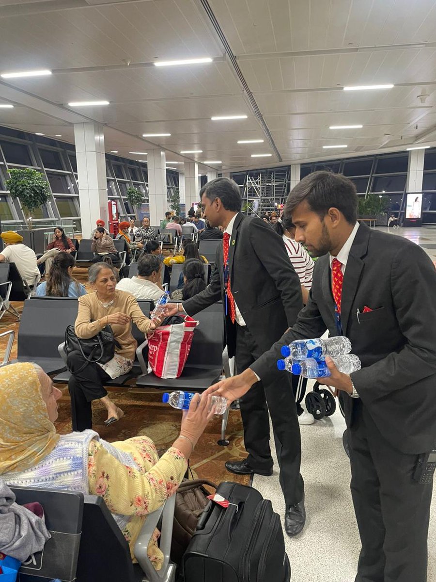 Delhi Airport tweet media