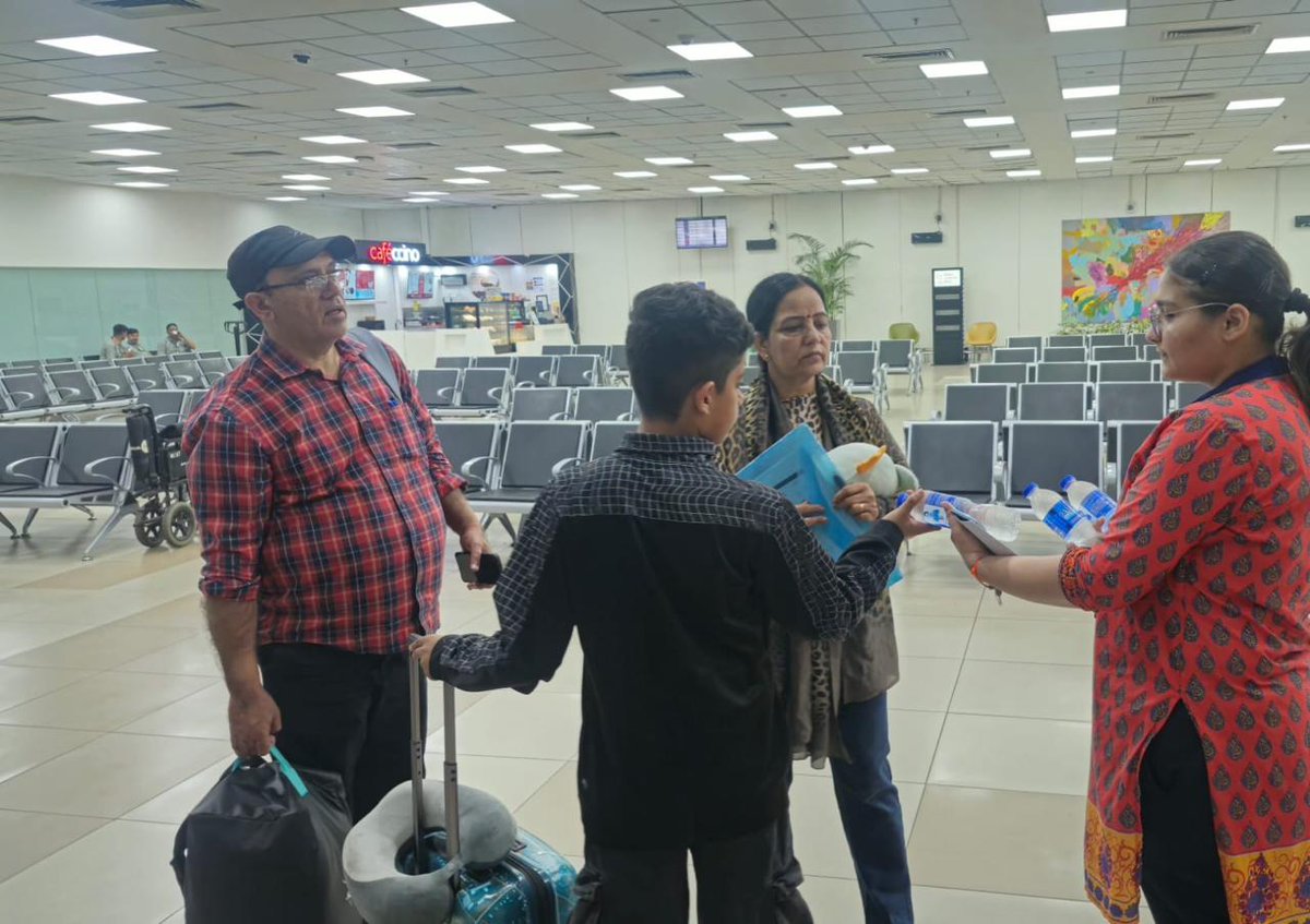 Delhi Airport tweet media