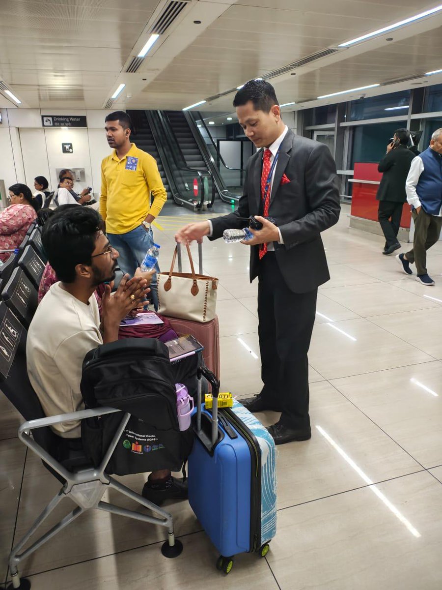 Delhi Airport tweet media