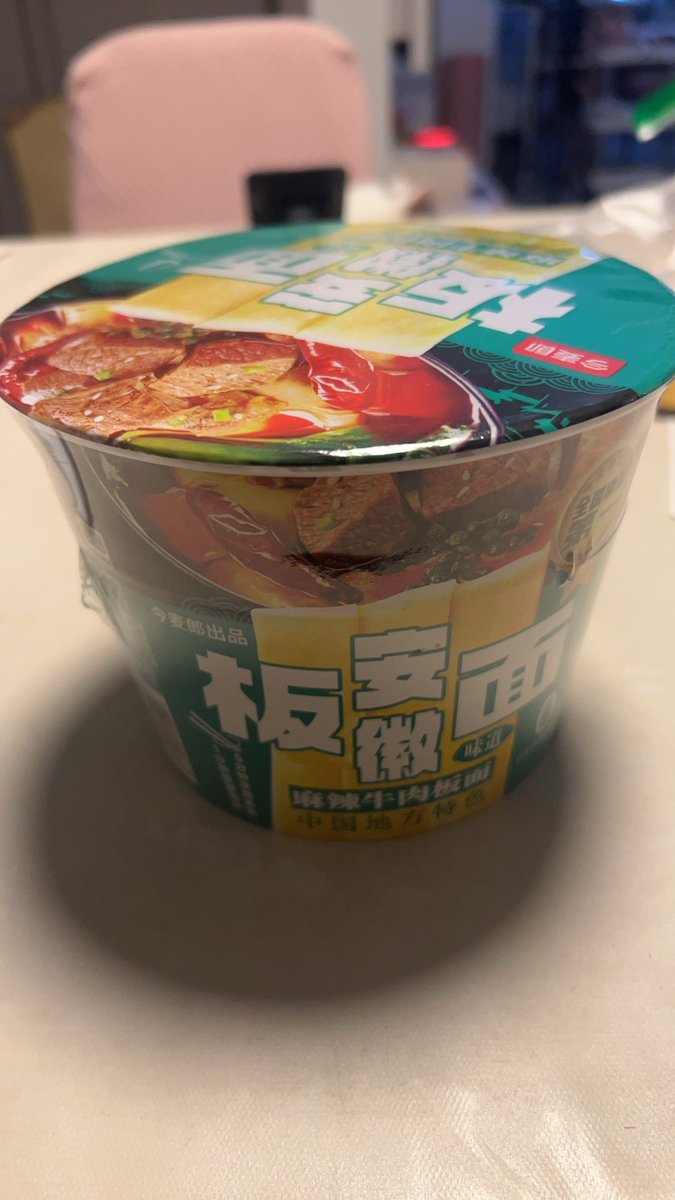 FuIm8PDHTc98068's tweet photo. 吃三天泡面了，这样的苦日子什么时候是个头(｡ì _ í｡) https://t.co/YIC6UhrUHR