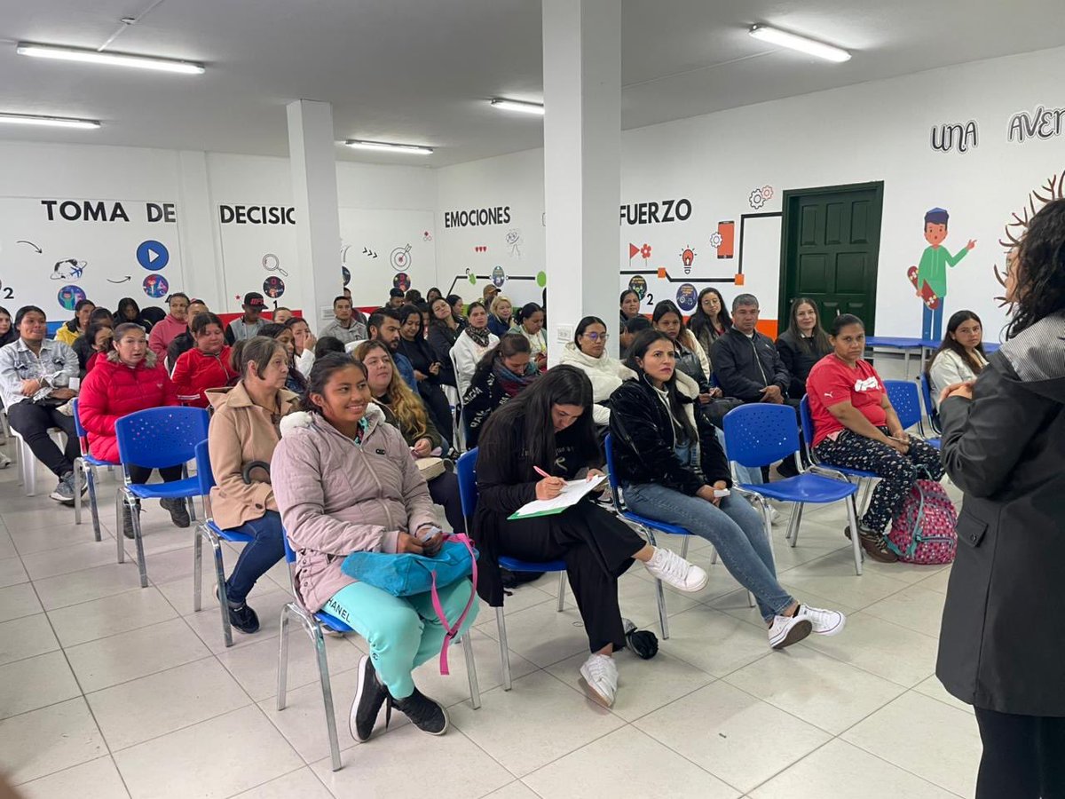 Estamos llevando educación económica y financiera a los niños más pequeños, para que desde sus primeros años aprendan la importancia de tomar buenas decisiones frente al dinero.
Pero este aprendizaje no ocurre solo en el aula. También se fortalece en casa. Por eso, en nuestro