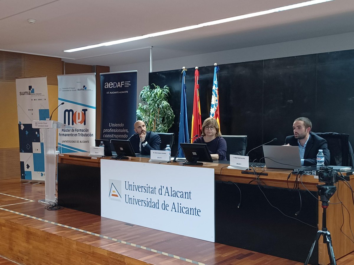 Hace unos días nuestro alumnado pudo asistir a la charla "A vueltas con el régimen jurídico FEAC. Aproximación al régimen y criterios jurisprudenciales y administrativos actuales" organizada por el Grupo de jóvenes <a href="/AEDAF/">AEDAF</a>  Asociación Española de Asesores Fiscales.

#formación