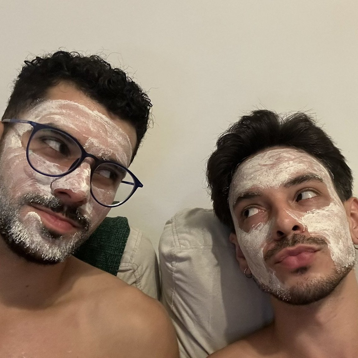 GayTOStraight1's tweet photo. يوجع ال Skin care لما بعمله لوحدي
ف انتظار حبيبي بقي عشان نعمله سوا https://t.co/TXITqpMGh1