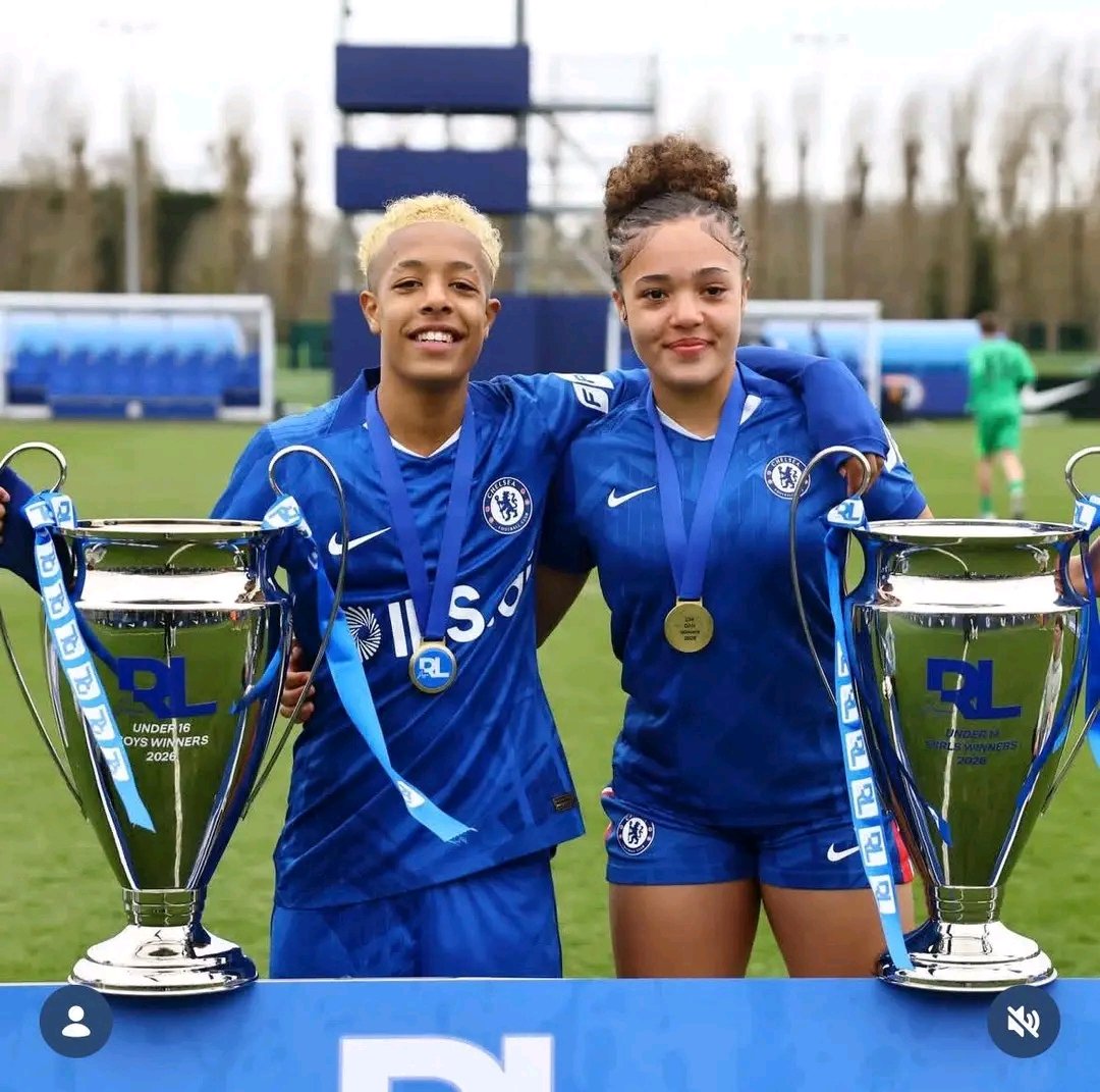 ZEENYBLUE tweet media