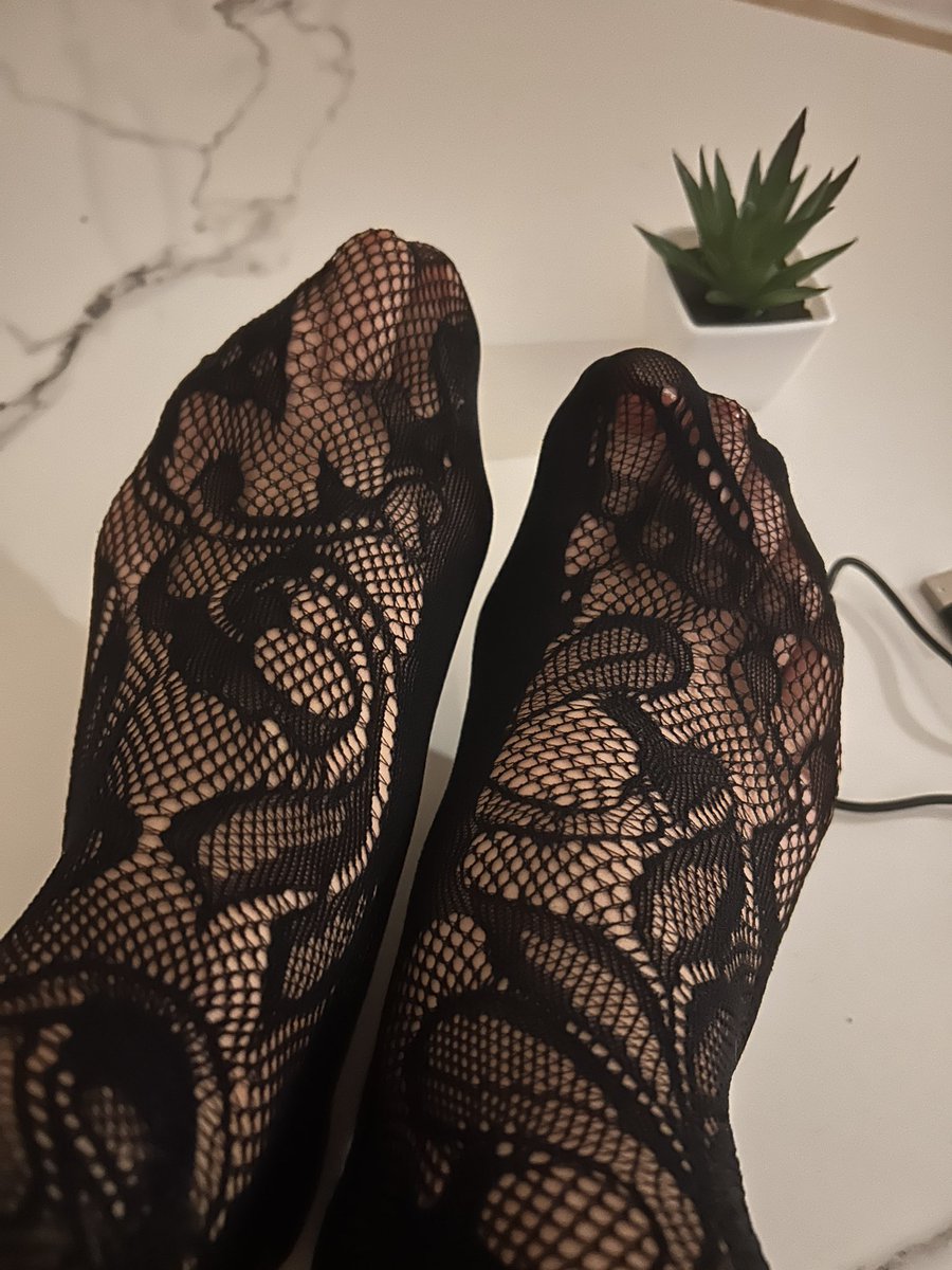 Geldherrin2026's tweet photo. Frech 🔥
#Füße #findom #Fußfetisch https://t.co/wUCHlJWvpG