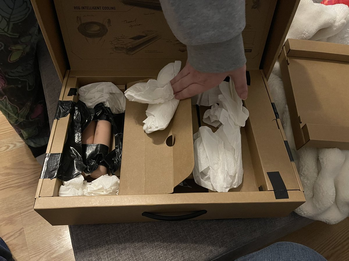 Durk999's tweet photo. @ASUS_ROGNA @ASUSUSA I ordered a laptop from @amazon the box that was shipped to their fulfillment center had no laptop in the box only dumbbells and toilet paper and a water bottle. It had a manufacturer seal on the box help me. Do the right thing @AmazonHelp said it was in the box it wasn’t and they’re holding me responsible for an error on your part.